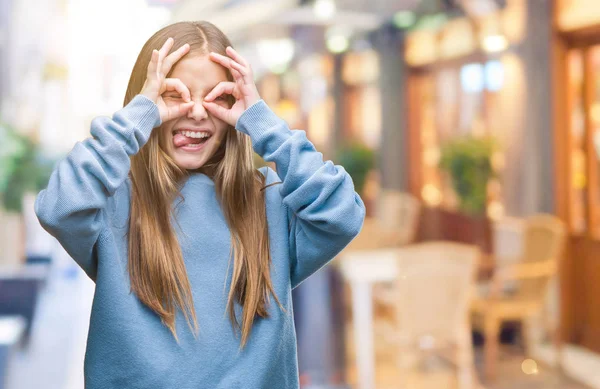 Menina Bonita Nova Vestindo Camisola Inverno Sobre Fundo Isolado Fazendo — Fotografia de Stock