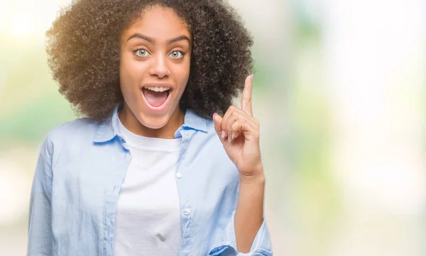 Mujer Afroamericana Joven Sobre Fondo Aislado Señalando Con Dedo Hacia — Foto de Stock