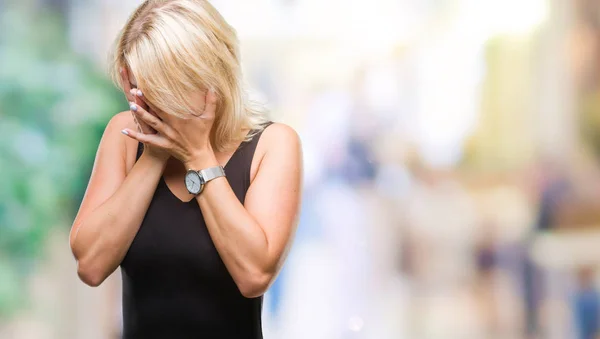 Joven Hermosa Rubia Atractiva Mujer Con Vestido Elegante Sobre Fondo —  Fotos de Stock