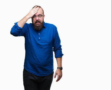 Gözlük izole arka plan ile sürpriz üzerinde hata için kafasına el genç beyaz hipster adam hata hatırlıyorum. Unuttum, kötü bellek kavramı.