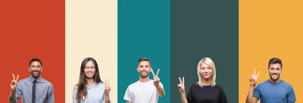 Collage Diferentes Etnias Jóvenes Sobre Rayas Coloridas Fondo Aislado Mostrando —  Fotos de Stock