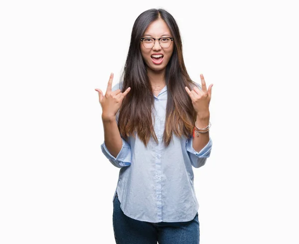Jovem Mulher Negócios Asiática Vestindo Óculos Sobre Fundo Isolado Gritando — Fotografia de Stock