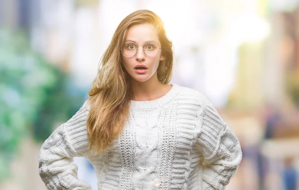 Joven Hermosa Mujer Rubia Con Suéter Invierno Gafas Sol Sobre — Foto de Stock