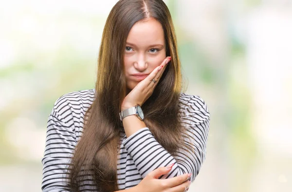 Junge Schöne Kaukasische Frau Mit Isoliertem Hintergrund Denkt Müde Und — Stockfoto