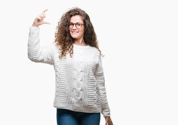 Schöne Brünette Lockige Haare Junges Mädchen Trägt Winterpullover Über Isoliertem — Stockfoto