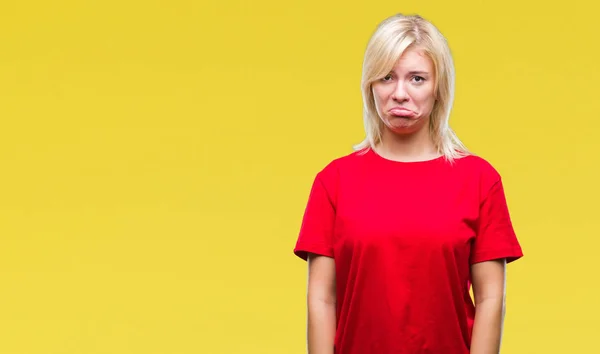 Mladá Krásná Blondýna Žena Nosí Červené Tričko Izolované Pozadí Depresi — Stock fotografie