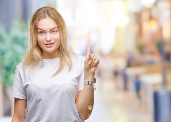 Jonge Kaukasische Vrouw Geïsoleerde Achtergrond Tonen Omhoog Met Vinger Nummer — Stockfoto