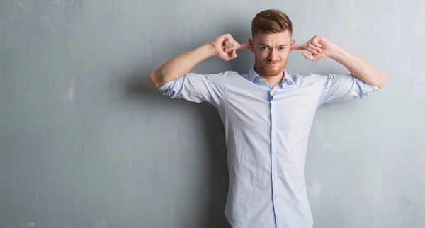 Young Redhead Business Man Grey Grunge Wall Covering Ears Fingers — Stock Photo, Image