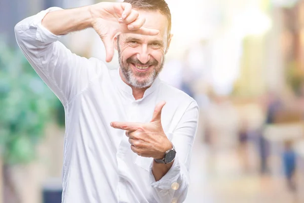 Edad Media Hoary Hombre Mayor Sobre Fondo Aislado Sonriendo Haciendo —  Fotos de Stock