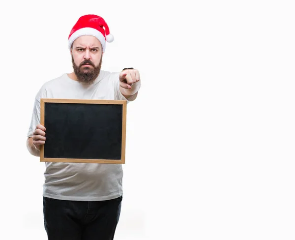 Joven Hipster Caucásico Con Sombrero Navidad Sosteniendo Pizarra Sobre Fondo — Foto de Stock