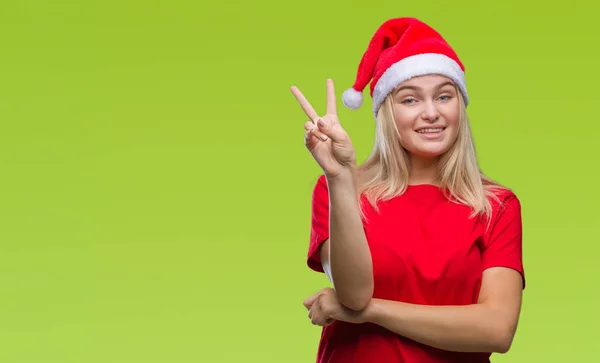 Junge Kaukasische Frau Mit Weihnachtsmütze Vor Isoliertem Hintergrund Lächelnd Mit — Stockfoto