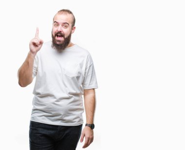 Başarılı fikirle izole arka plan üzerinde işaret parmağı rahat t-shirt giyen genç beyaz hipster adam. Çıktıktan ve mutlu. Bir numara.