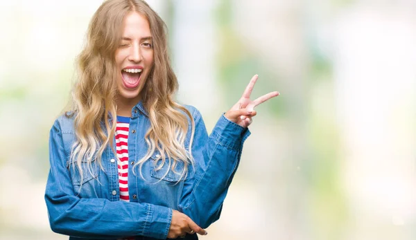 Bella Giovane Donna Bionda Sfondo Isolato Sorridente Con Volto Felice — Foto Stock