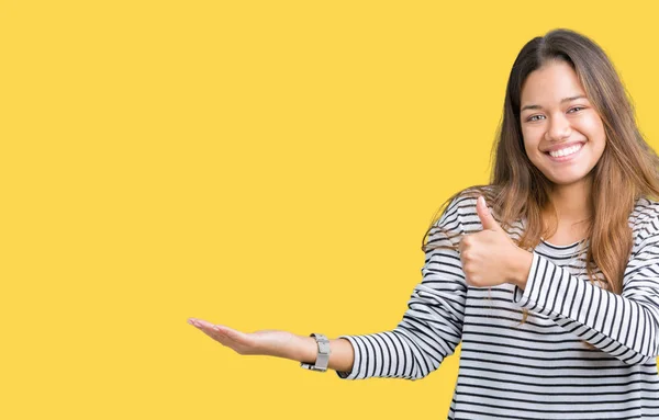 Young Beautiful Brunette Woman Wearing Stripes Sweater Isolated Background Showing — Stock Photo, Image