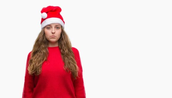 Jonge Blonde Vrouw Draagt Kerstman Muts Met Een Overtuigd Expressie — Stockfoto