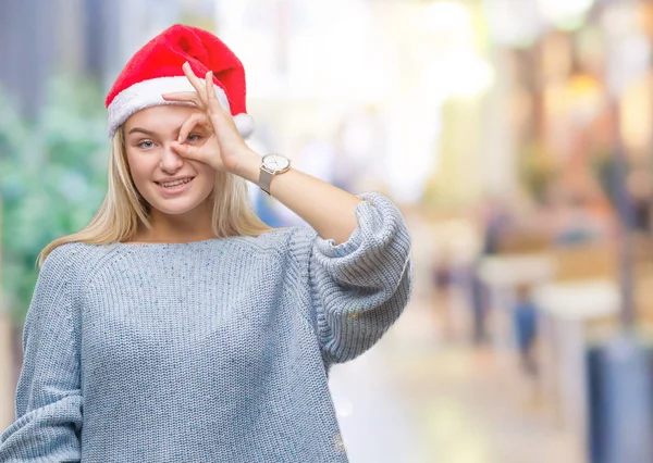 Junge Kaukasische Frau Trägt Weihnachtsmütze Über Isoliertem Hintergrund Und Macht — Stockfoto
