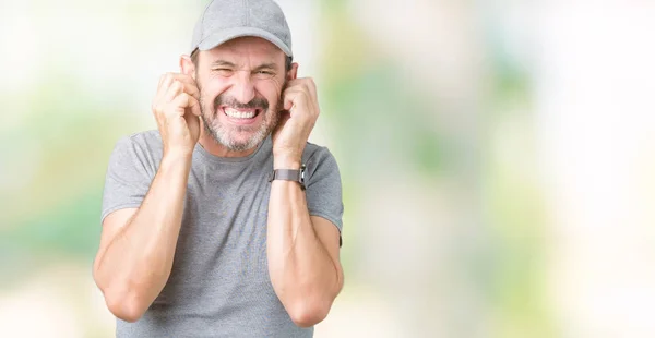 Guapo Mediana Edad Hoary Hombre Mayor Con Gorra Deportiva Sobre —  Fotos de Stock