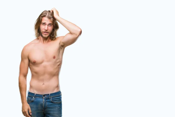Młody Przystojny Mężczyzna Shirtless Długimi Włosami Wyświetlono Sexy Ciało Białym — Zdjęcie stockowe