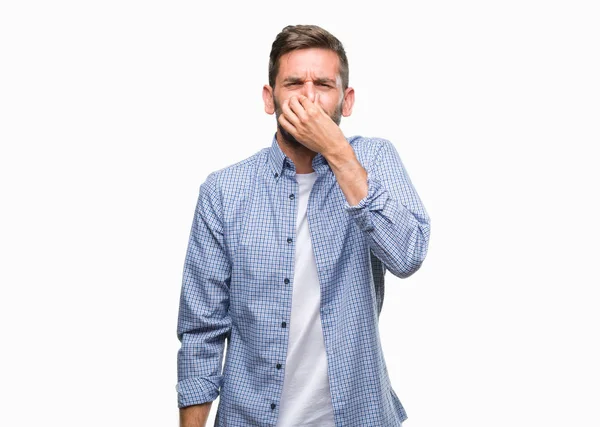 Homem Bonito Jovem Vestindo Shirt Branca Sobre Fundo Isolado Cheirando — Fotografia de Stock