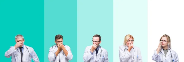 鼻に何か臭いと嫌なカラフルな孤立した背景の臭いがする上の聴診器 耐え難い匂い 指で保持息を着て医者の人々 のグループのコラージュ 悪いにおいの概念 — ストック写真
