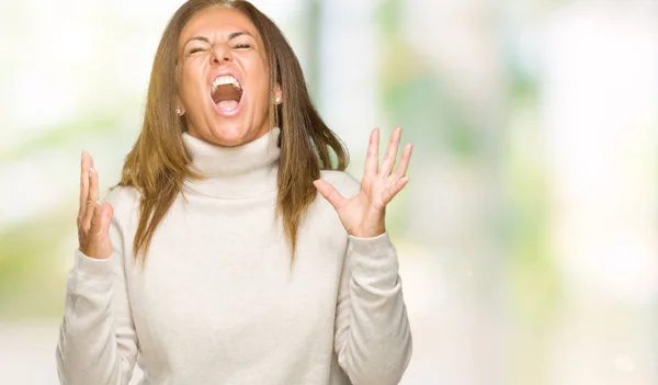 Schöne Erwachsene Frau Mittleren Alters Winterpullover Über Isoliertem Hintergrund Verrückt — Stockfoto