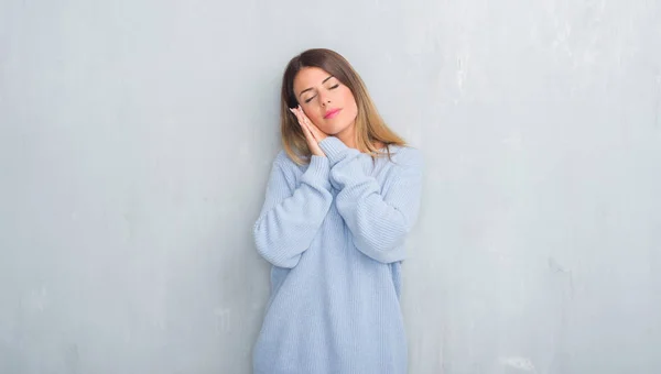 Young Adult Woman Grey Grunge Wall Wearing Winter Outfit Sleeping — Stock Photo, Image