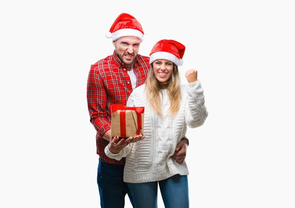 Noel Şapka Holding Izole Arka Plan Üzerinde Rahatsız Mevcut Öfke — Stok fotoğraf
