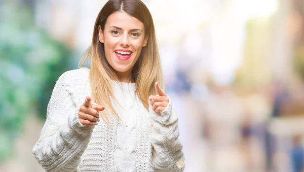 Giovane Bella Donna Casual Maglione Bianco Sfondo Isolato Puntando Dita — Foto Stock