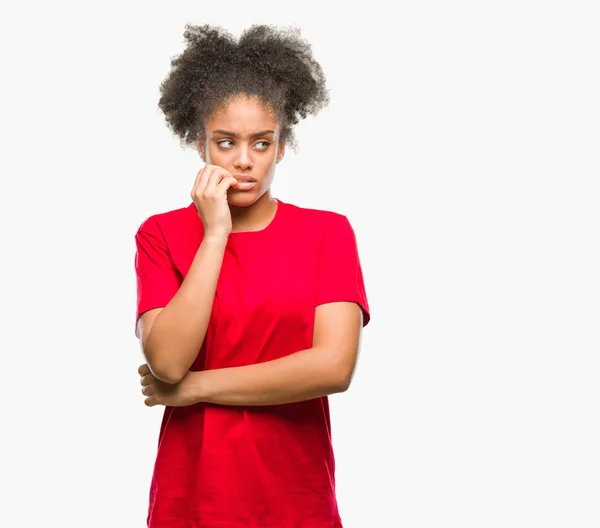 Unga Afro Amerikansk Kvinna Över Isolerade Bakgrund Ser Stressad Och — Stockfoto