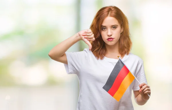 Giovane Bella Donna Che Tiene Bandiera Della Germania Sfondo Isolato — Foto Stock