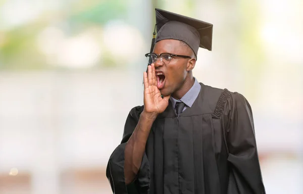 Young Studeerde Aan Afro Amerikaanse Man Geïsoleerde Achtergrond Schreeuwen Schreeuwen — Stockfoto