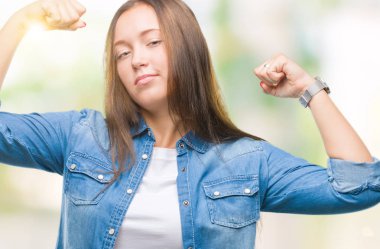 Genç beyaz güzel kadın kol kasları gururlu gülümseyen gösterilen izole arka plan yüzünden. Fitness kavramı.