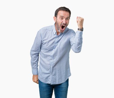 Yakışıklı orta yaş izole arka plan öfkeli ve sinirli sinirli ve öfke ile bağırarak süre öfkeli yumruk yükselterek üzerinde zarif komuta sizde. Öfke ve agresif kavramı.