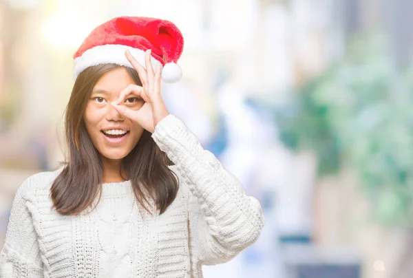 Jovem Mulher Asiática Vestindo Chapéu Natal Sobre Fundo Isolado Fazendo — Fotografia de Stock
