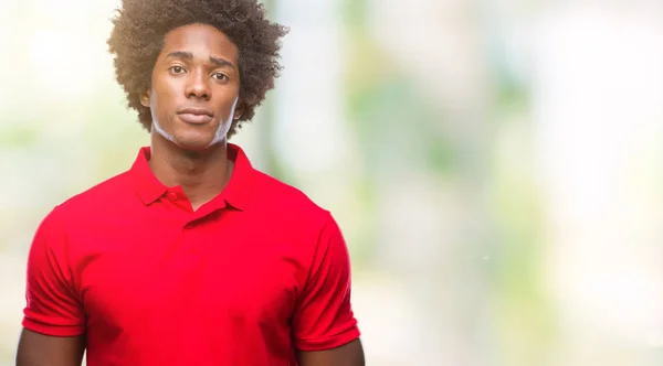 Afro Amerikansk Man Över Isolerade Bakgrund Med Allvarliga Uttryck Ansiktet — Stockfoto