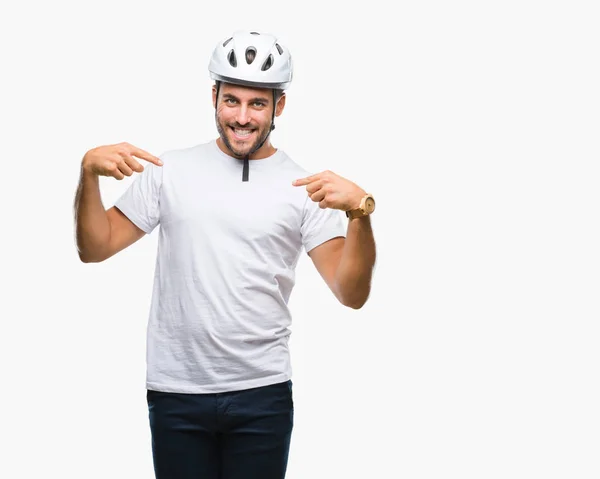 Jovem Homem Bonito Vestindo Capacete Segurança Ciclista Sobre Fundo Isolado — Fotografia de Stock