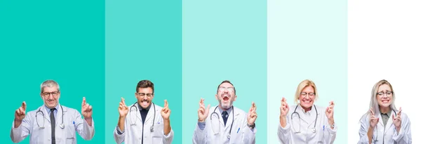 希望とは目を閉じて交差指の笑みを浮かべてカラフルな孤立した背景に聴診器を着て医者の人々 のグループのコラージュ 運と迷信的な概念 — ストック写真
