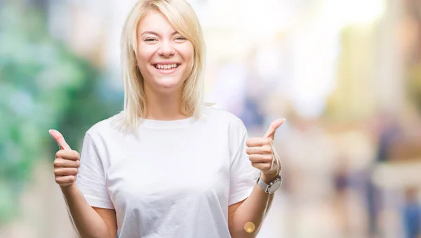 Jonge Mooie Blonde Vrouw Met Witte Shirt Geïsoleerde Achtergrond Succes — Stockfoto