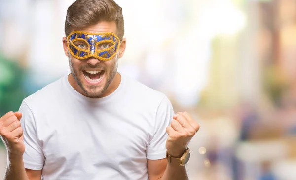 Jovem Homem Bonito Vestindo Máscara Carnaval Sobre Fundo Isolado Celebrando — Fotografia de Stock