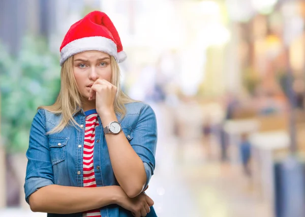 Mladá Kavkazský Žena Nosí Vánoční Čepice Izolované Pozadí Pohledu Stresovaní — Stock fotografie