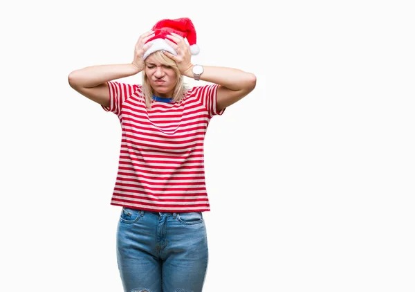年轻美丽的金发女子戴着圣诞节帽子在孤立的背景下患有头痛绝望和强调 因为疼痛和偏头痛 手在头上 — 图库照片