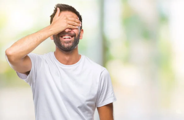 Hombre Hispano Adulto Sobre Fondo Aislado Sonriendo Riendo Con Mano —  Fotos de Stock