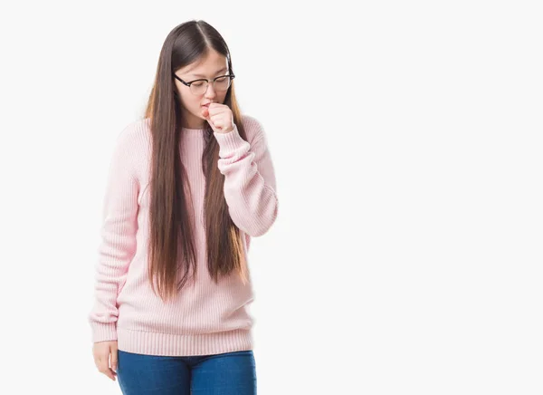 Молодая Китаянка Изолированном Фоне Очках Чувствует Себя Нездоровым Кашляет Симптом — стоковое фото