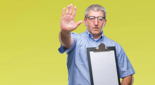 Bello Uomo Ispettore Anziano Che Tiene Appunti Sfondo Isolato Con — Foto Stock