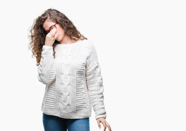 Schöne Brünette Lockige Haare Junge Mädchen Tragen Winterpullover Über Isoliertem — Stockfoto