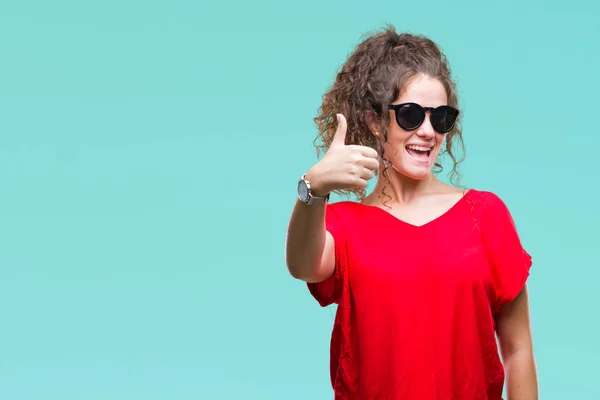 Hermosa Morena Pelo Rizado Chica Joven Con Gafas Sol Sobre —  Fotos de Stock