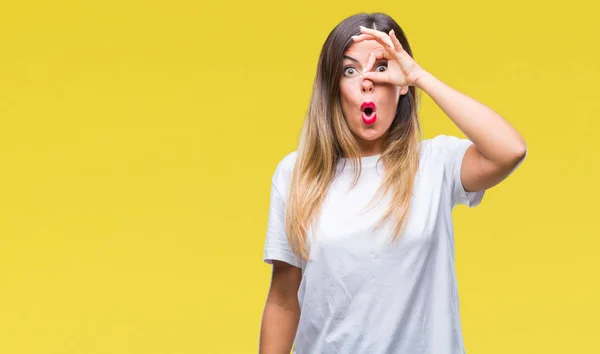 Jovem Bela Mulher Casual Shirt Branca Sobre Fundo Isolado Fazendo — Fotografia de Stock