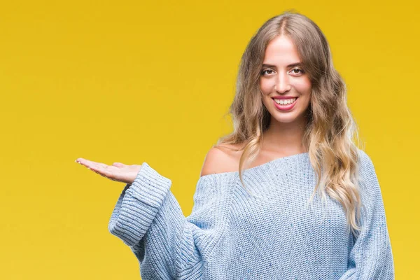 Schöne Junge Blonde Frau Trägt Winterpullover Über Isoliertem Hintergrund Lächelnd — Stockfoto