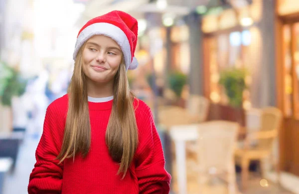 Menina Bonita Nova Vestindo Chapéu Natal Sobre Fundo Isolado Sorrindo — Fotografia de Stock