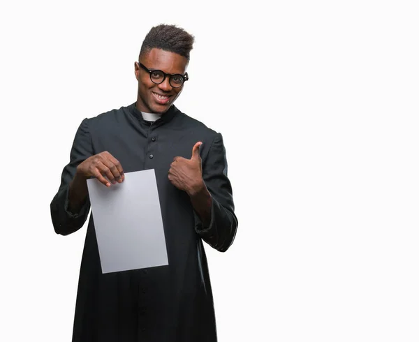 Jonge Afro Amerikaanse Man Priester Geïsoleerde Achtergrond Blanco Papier Gelukkig — Stockfoto